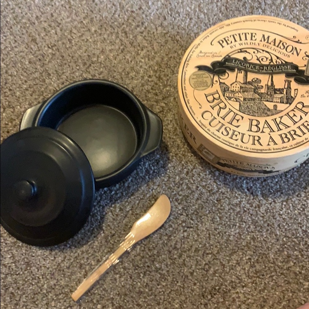 Petite Maison bowl and wooden knife. Never used!!!
